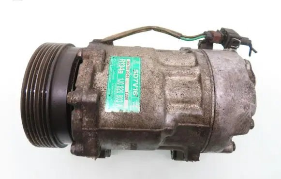 Volkswagen Golf IV Air conditioning (A/C) compressor (pump) 1J0820803A