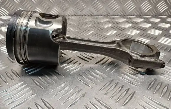 Skoda Superb B5 (3U) Piston with connecting rod 15R0 038G