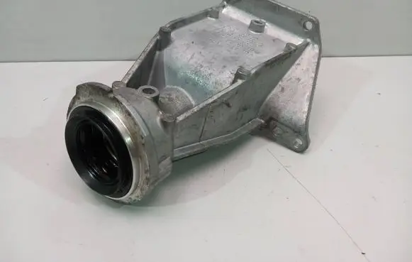 BMW X3 G01 Driveshaft support bearing bracket 8639383