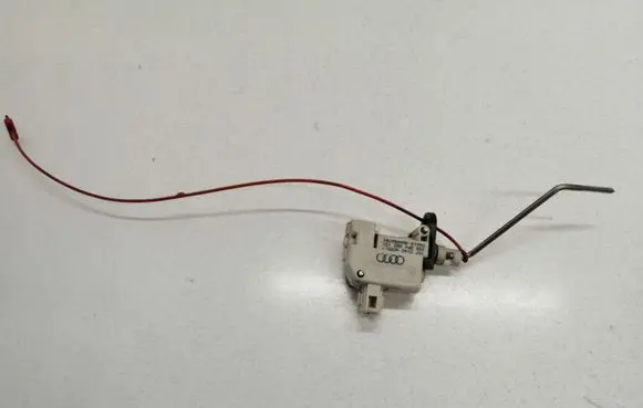 Fuel tank cap lock motor