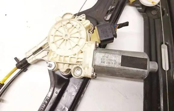 BMW X6 E71 Front door window regulator motor 0130821461