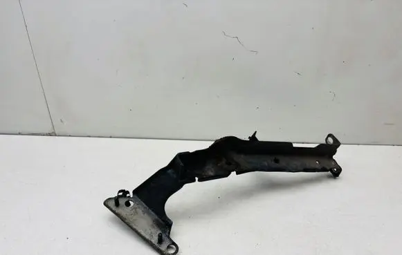 Audi A4 S4 B8 8K Fender mounting bracket 8K0821135