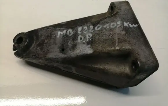 Mercedes-Benz E W211 Engine mounting bracket A6112230804