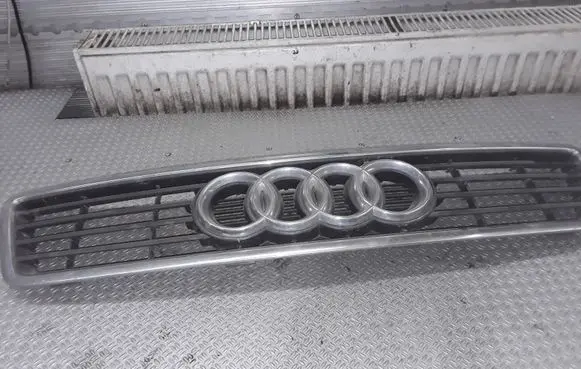 Audi A4 S4 B5 8D Front grill