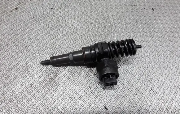 Audi A4 S4 B5 8D Fuel injector 038130073H