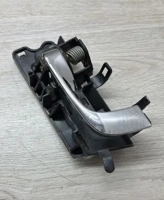 Cadillac SRX Front door interior handle 25707889