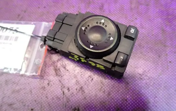 Volkswagen PASSAT B5 Wing mirror switch 