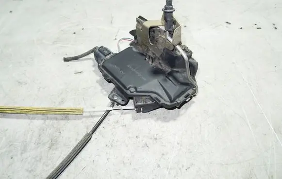 Audi A6 S6 C5 4B Rear door lock 4B0839016B