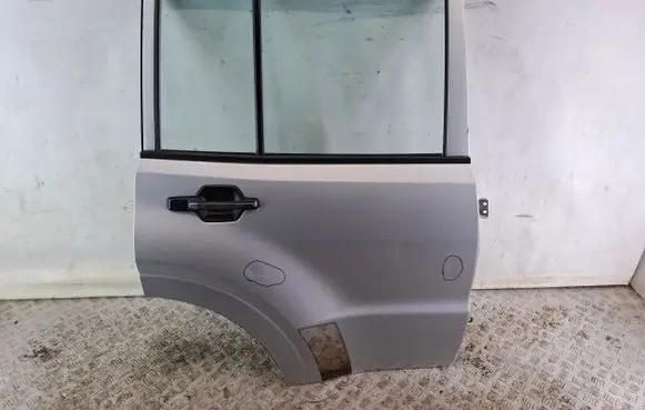 Mitsubishi Pajero Rear door