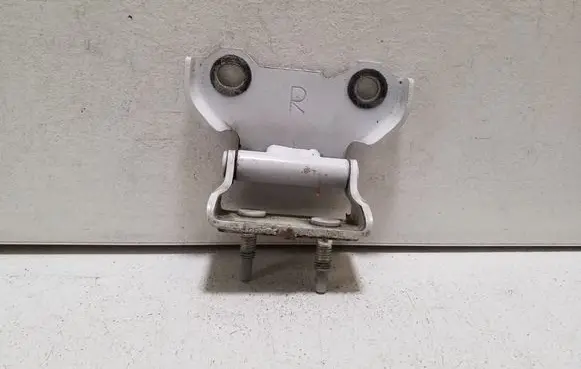 Toyota Yaris Cross Tailgate/trunk/boot hinge