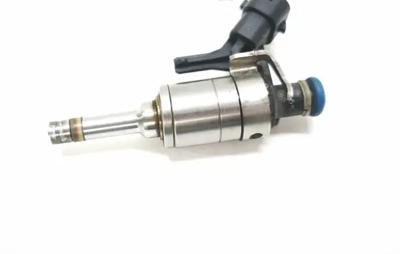 Peugeot 308 Fuel injector 0261500