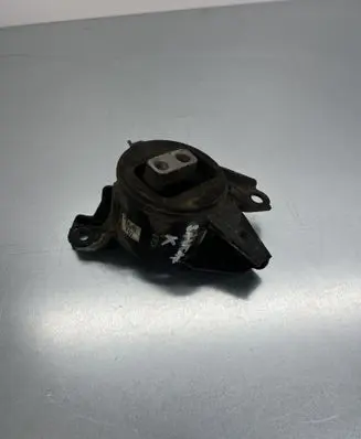 Hyundai Santa Fe Engine mount bracket