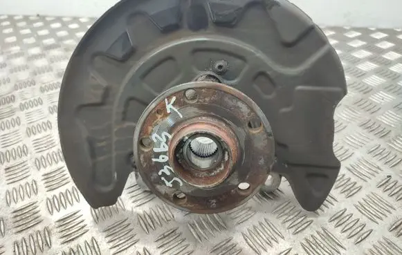 Volkswagen Golf VII Front wheel hub
