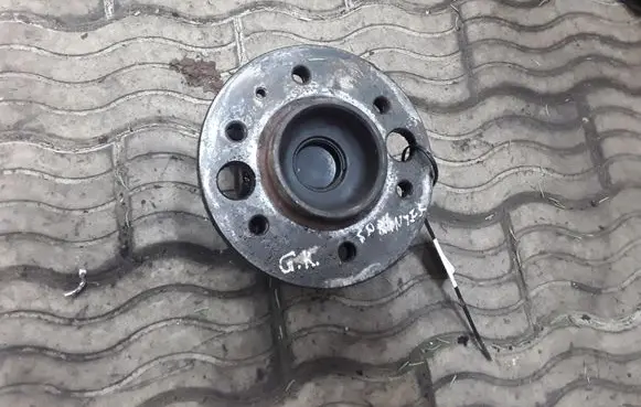 Mercedes-Benz Sprinter W901 W902 W903 W904 Rear wheel hub NOCODE