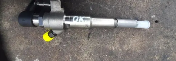 Renault Master III Fuel injector 166000372