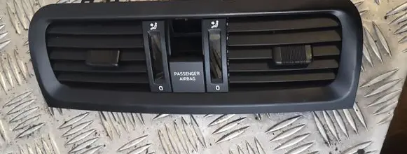 Skoda Fabia Mk2 (5J) Dash center air vent grill 5j0820957
