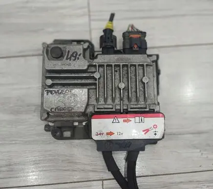 Peugeot 208 I Start/Stop control module 28447924