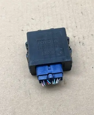 Toyota Yaris Day light relay 8264212050 0617004240