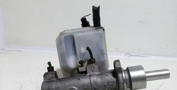 Master brake cylinder
