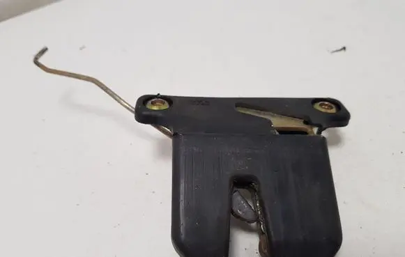 Audi A4 S4 B5 8D Tailgate/trunk/boot lock/catch/latch 8D5827505