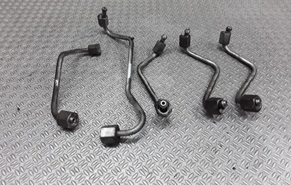 Fuel injector supply line/pipe
