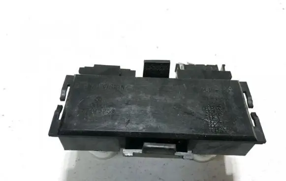 Volkswagen PASSAT B3 Tail light bulb cover holder 333945259