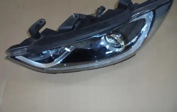 Hyundai Elantra VI Headlight/headlamp 92101-F2