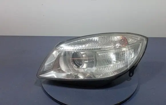 Skoda Fabia Mk2 (5J) Headlight/headlamp 247831-00L