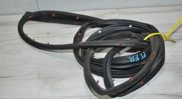 Fiat Freemont Rear door rubber seal (on body) 