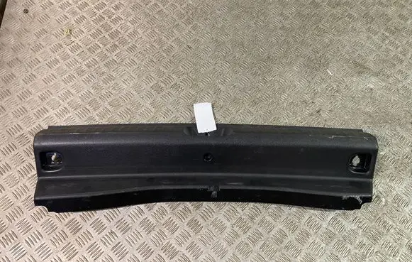 Trunk/boot sill cover protection