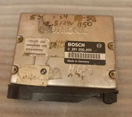 BMW 5 E34 Engine control unit/module 0261200400
