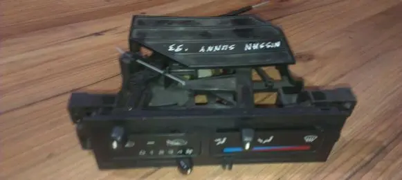 Nissan Sunny Climate control unit
