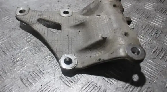 Honda Civic Engine mounting bracket SNAA8
