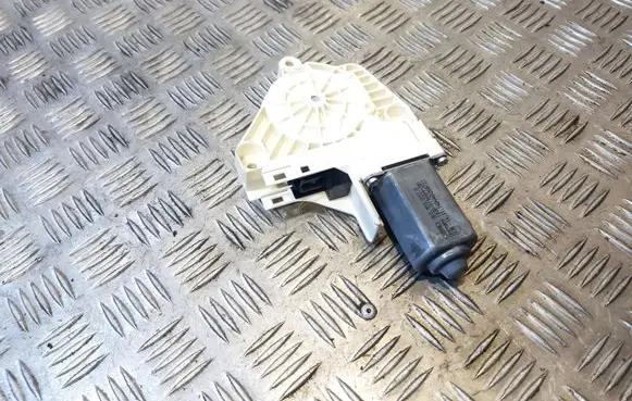 Audi Q3 8U Front door window regulator motor 8K0959802B