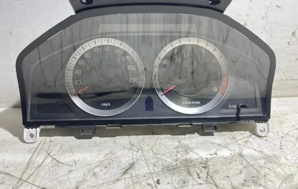 Volvo V70 Speedometer (instrument cluster) 31270900AA 69399310U