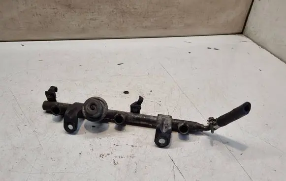 Subaru Outback Fuel Injector clamp holder 