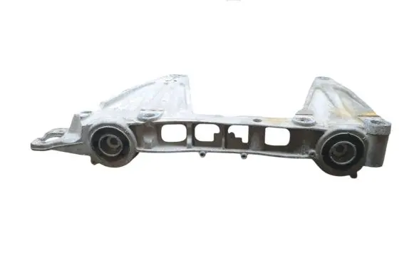 Mercedes-Benz Vito Viano W447 Rear differential/diff mount bracket A4473530000