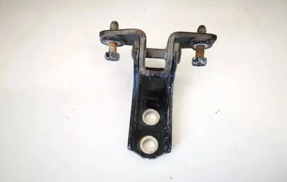 Mitsubishi Lancer Rear door lower hinge