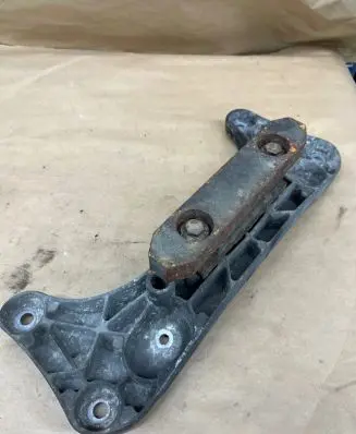 BMW 3 E90 E91 Gearbox mounting bracket 1096106