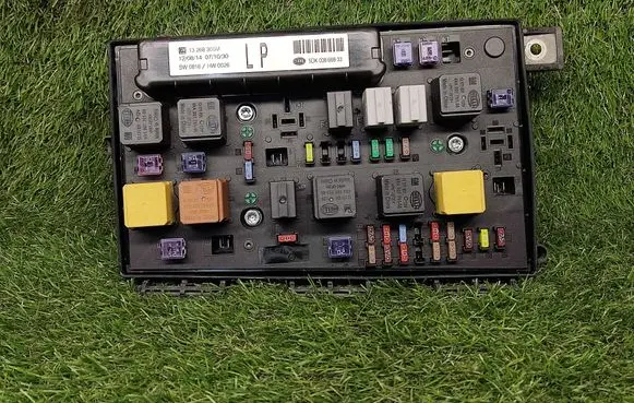 Opel Zafira B Power management control unit 13268305M 5DK00866833