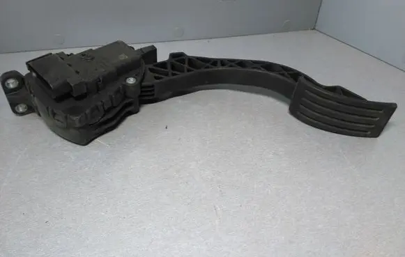 Ford Focus C-MAX Accelerator throttle pedal 3M519F836CE 6PV00864109