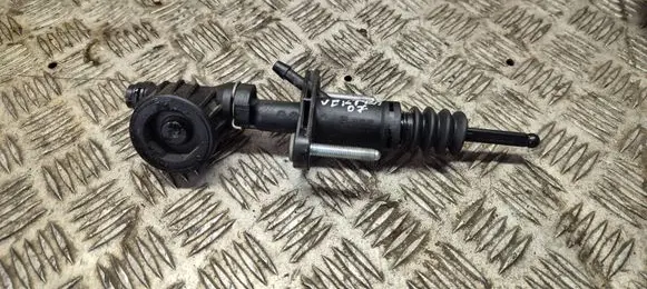 Opel Vectra C Clutch master cylinder 24412670