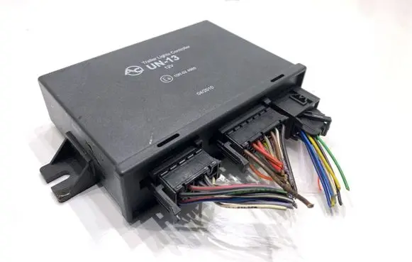 Audi A4 S4 B6 8E 8H Tow bar trailer control unit/module UN13