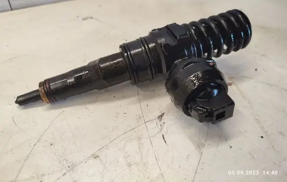 Volkswagen Golf IV Fuel injector