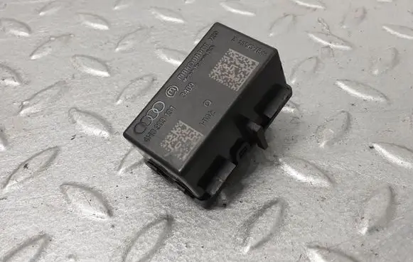Audi A8 S8 D4 4H Ignition relay 4H0909131