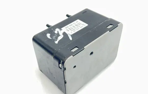 Mercedes-Benz CLS C219 Central locking vacuum pump 0008002548 A3510020010