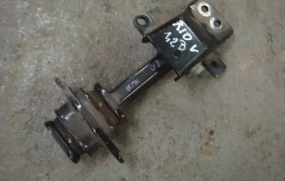 KIA Rio Engine mount bracket