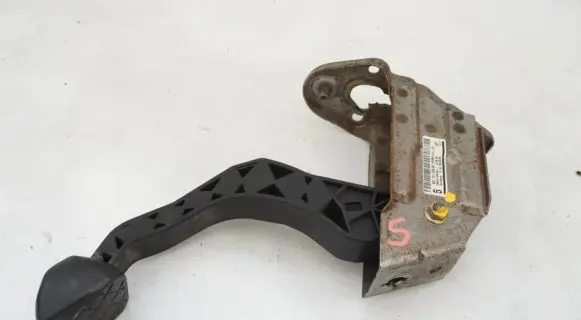 Volkswagen Polo IV 9N3 Clutch pedal 6Q1721059