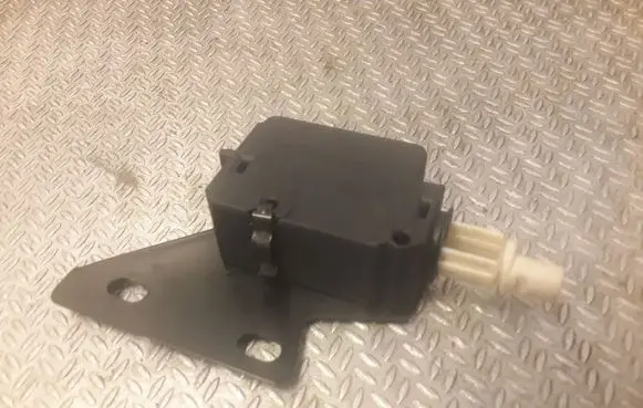 Fuel tank cap lock