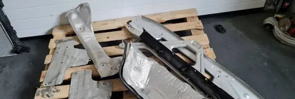 Audi Q7 4M Other engine bay part 4M0805645B 4M0825623E